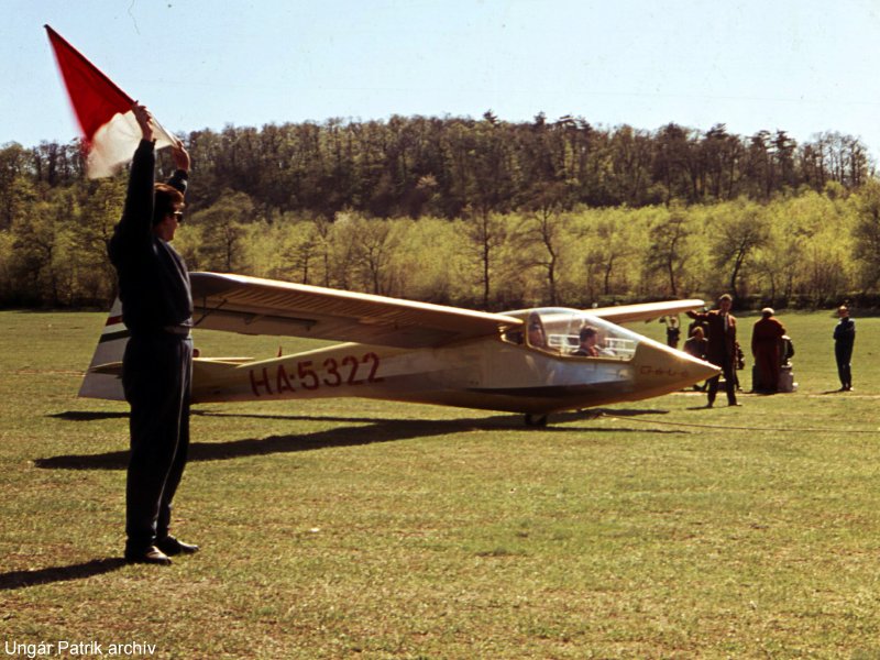 Kép a HA-5322 lajstromú gépről.