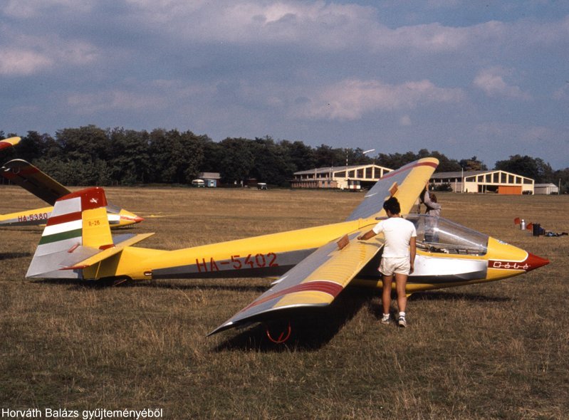 Kép a HA-5402 lajstromú gépről.