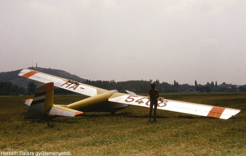 Kép a HA-5408 lajstromú gépről.