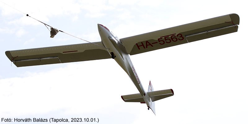 Kép a HA-5563 lajstromú gépről.