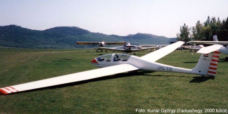 Kép a HA-7007 (2) lajstromú gépről.