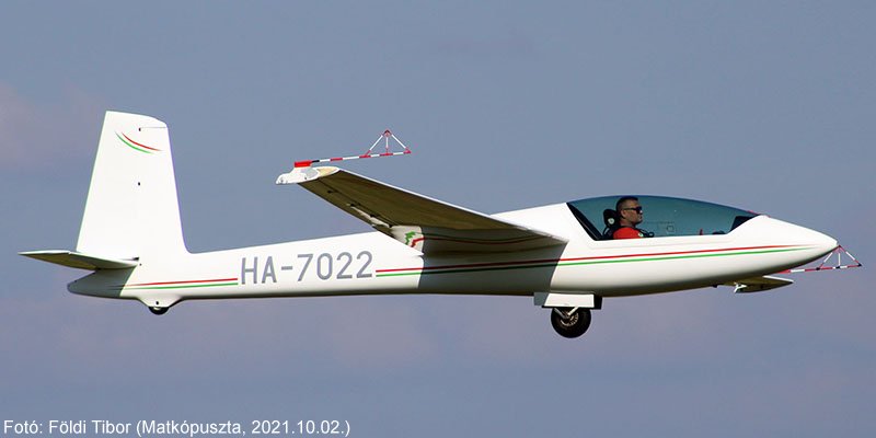 Kép a HA-7022 (2) lajstromú gépről.